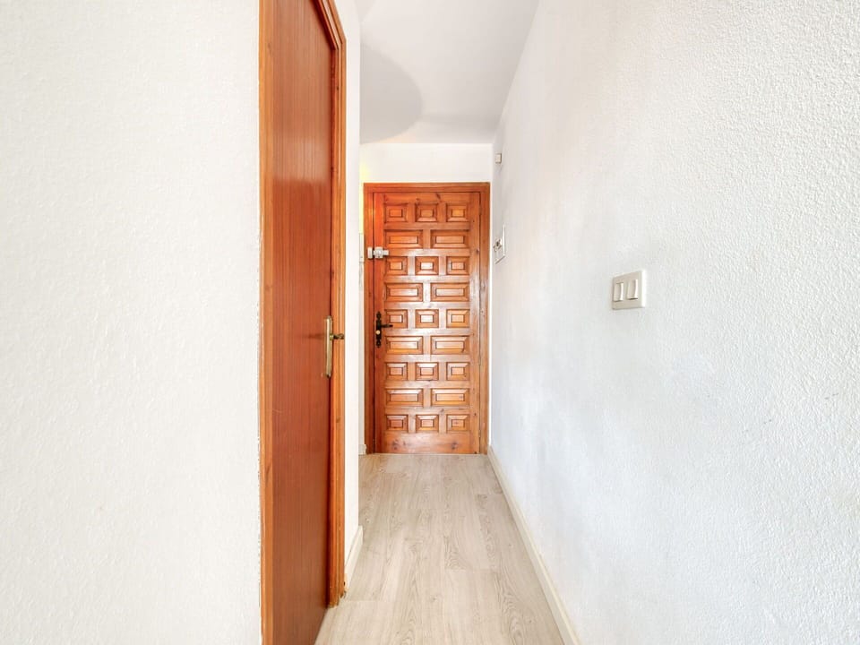 Flooring, Wood, Floor, Apartment, Wood Flooring, Room, Wood Stain, Hardwood, Laminate Flooring