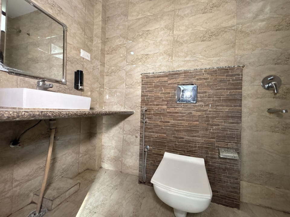 Family Room, 2 Bedrooms, Balcony, Mountain View | Bathroom | Free toiletries, towels, soap, shampoo