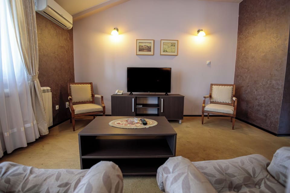 Deluxe Suite, Balcony, Courtyard View | Desk, laptop workspace, blackout drapes, soundproofing