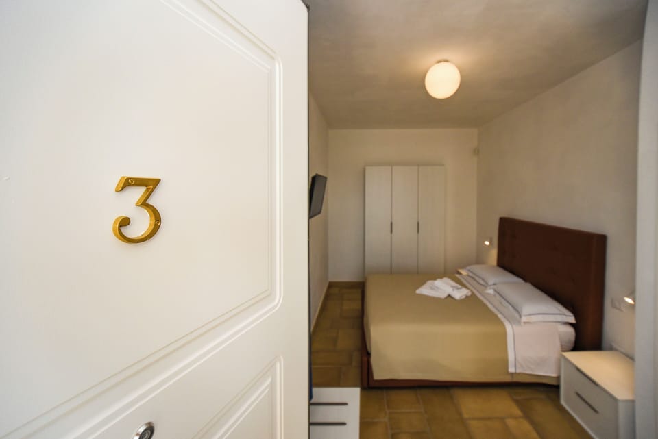 Comfort Double Room, Garden View | Blackout drapes, free WiFi, bed sheets