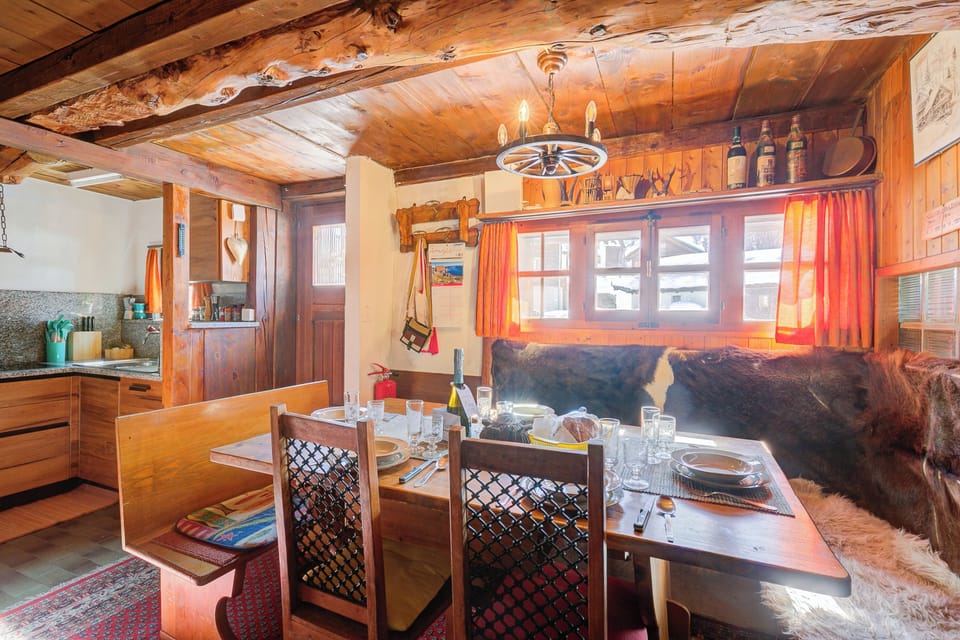 Standard Chalet, Multiple Bedrooms (Rustico Al Museo Bosco Gurin) | Dining