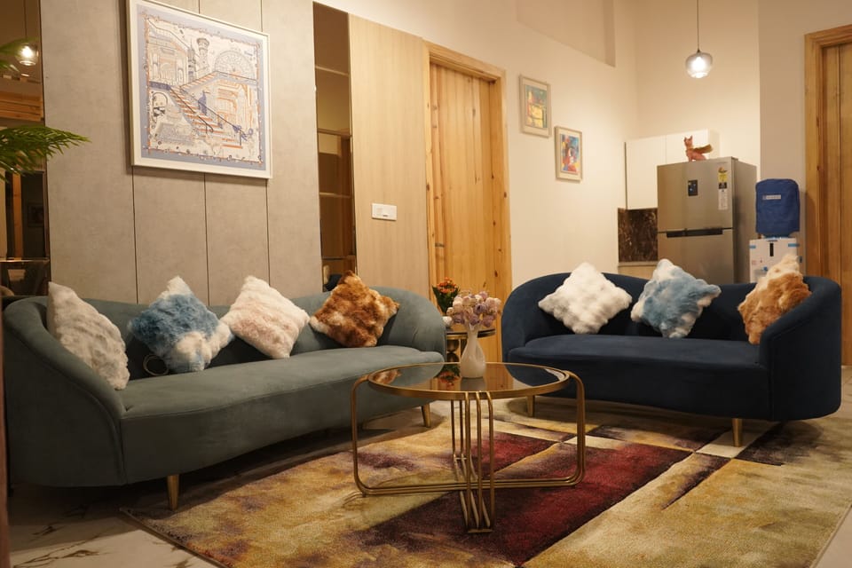 Deluxe Apartment, Mountain View | Living area | Flat-screen TV