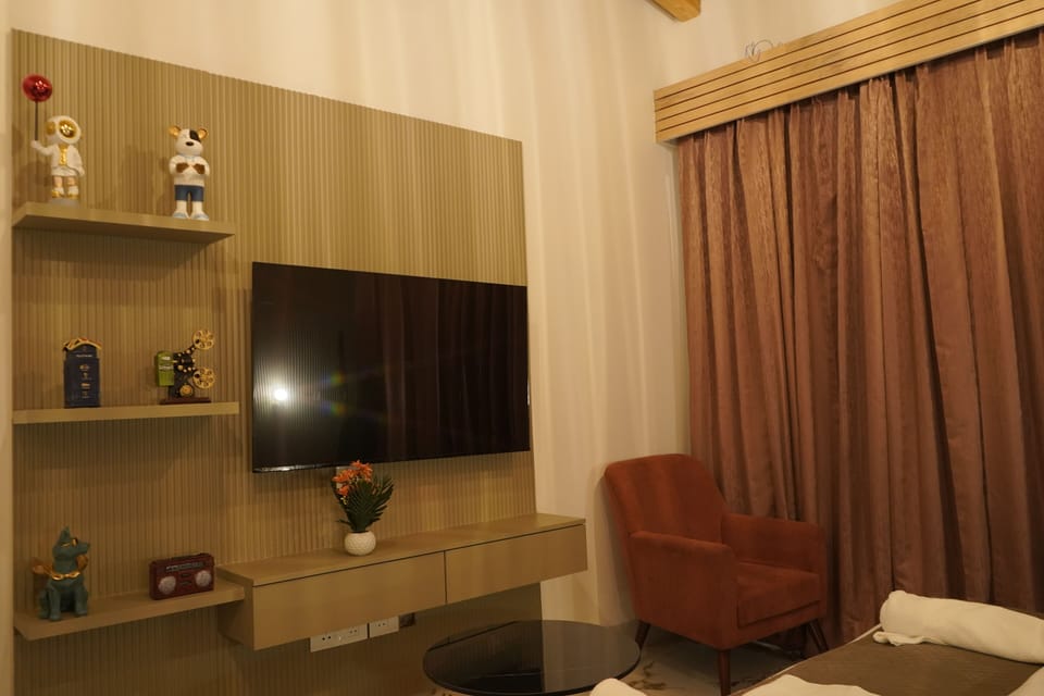 Deluxe Apartment, Mountain View | 2 bedrooms, desk, laptop workspace, soundproofing