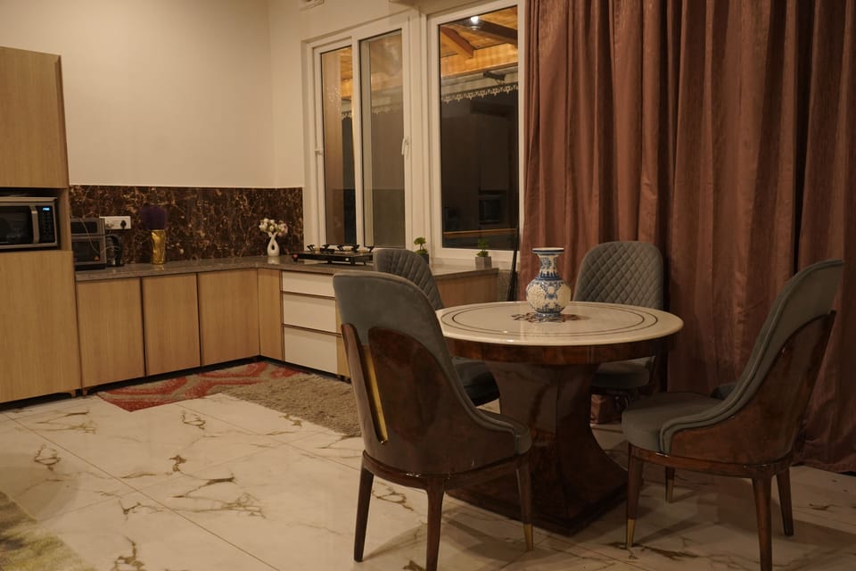Deluxe Apartment, Mountain View | 2 bedrooms, desk, laptop workspace, soundproofing