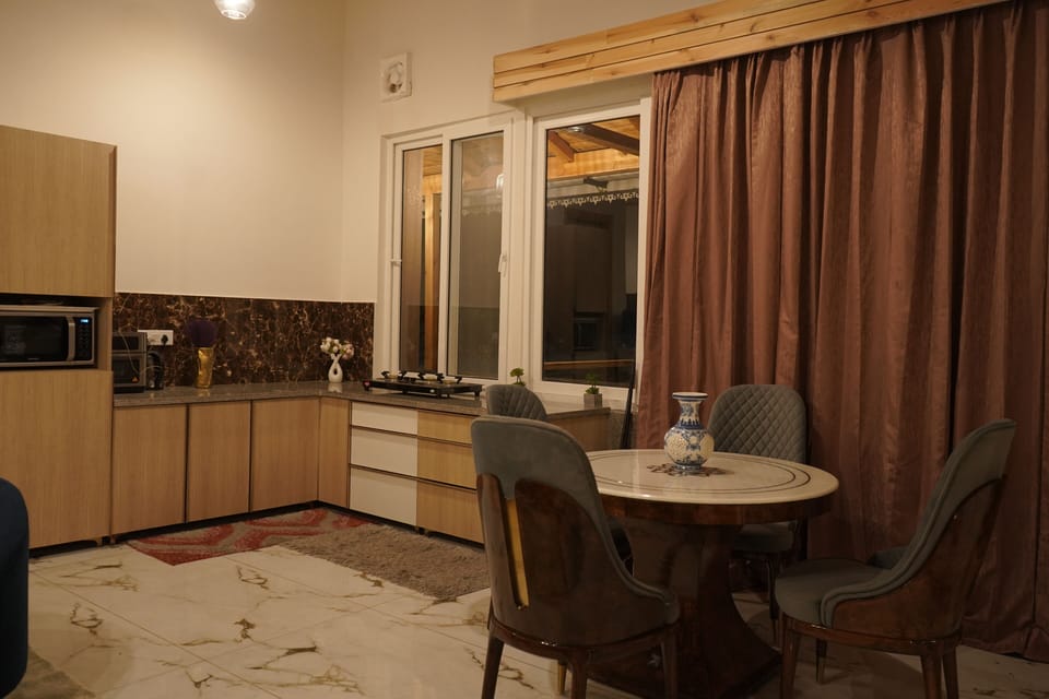 Deluxe Apartment, Mountain View | 2 bedrooms, desk, laptop workspace, soundproofing