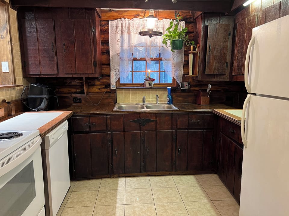 Kitchen Photo 1