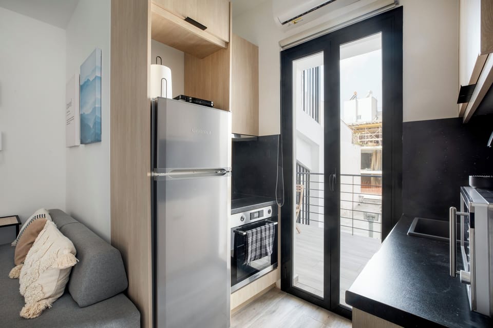 Deluxe Double Room, 1 Bedroom, Balcony, City View | Private kitchen | Full-size fridge, microwave, oven, stovetop