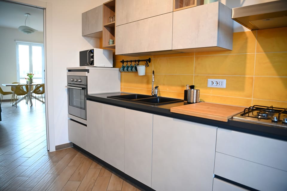 Apartment, Balcony, City View | Private kitchen | Electric kettle