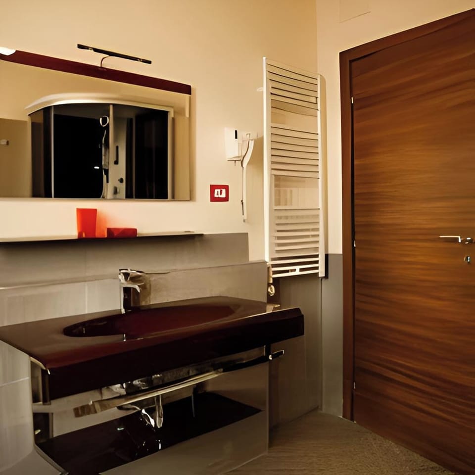 Deluxe Townhome, Multiple Beds, Non Smoking, Housekeeping | Bathroom | Hair dryer, bidet, towels, soap