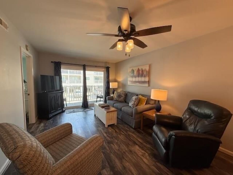 Condo, 3 Bedrooms | Living area | Smart TV