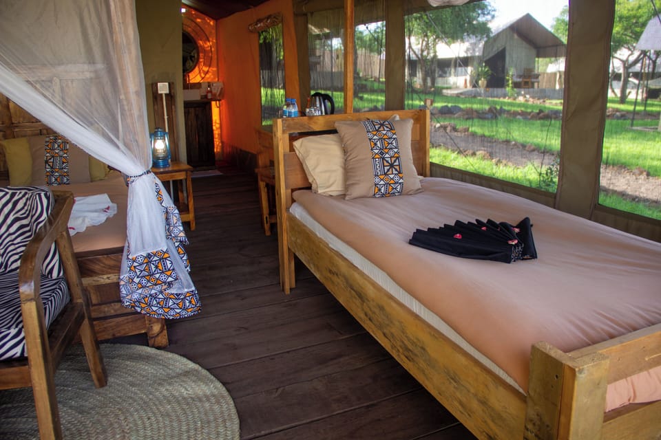 Comfort Tent, Patio, Garden View | In-room safe, bed sheets