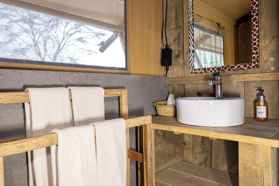 Premium Tent | Bathroom | Shower, free toiletries, towels, soap