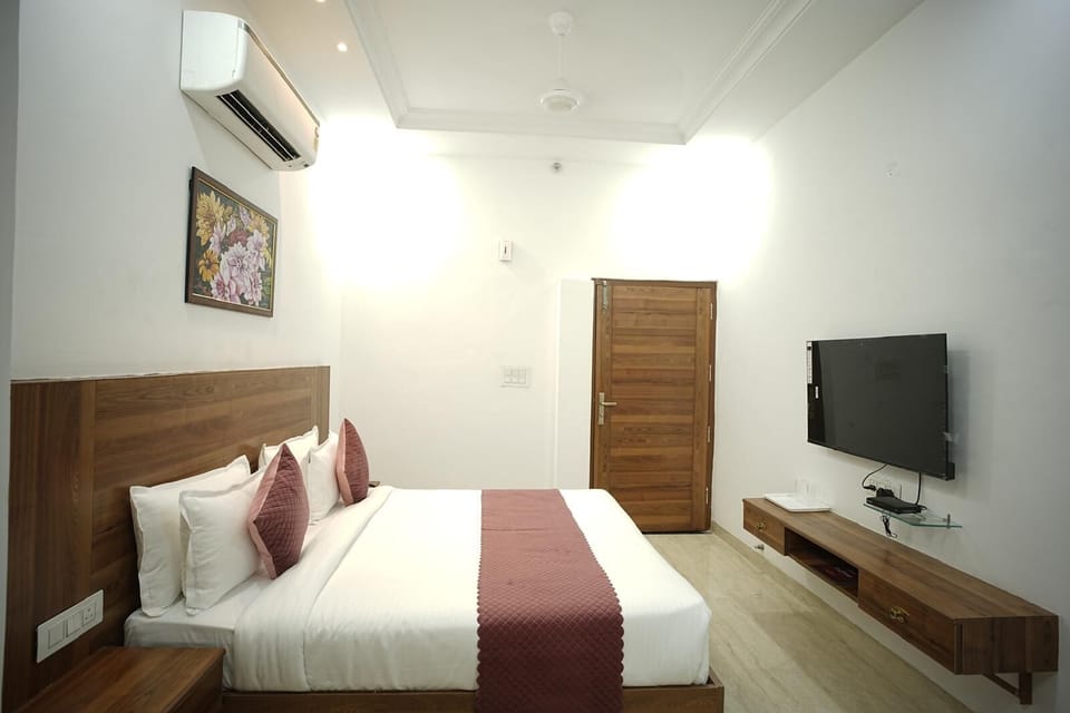 Deluxe Double Room, City View | Egyptian cotton sheets, premium bedding, down comforters