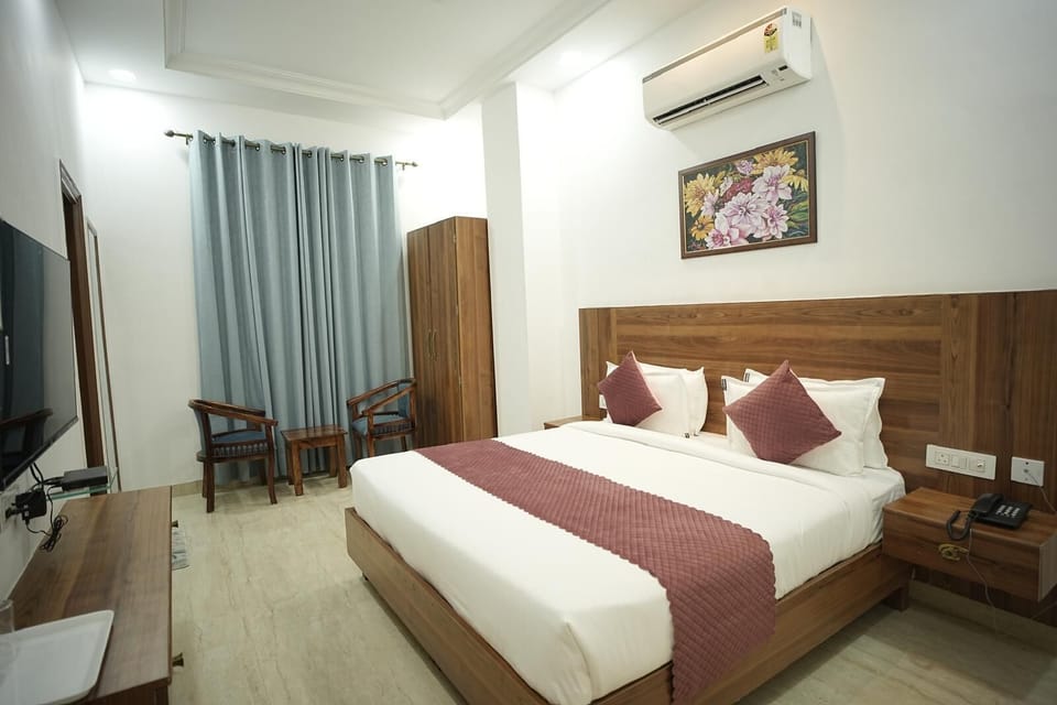 Deluxe Double Room, City View | Egyptian cotton sheets, premium bedding, down comforters
