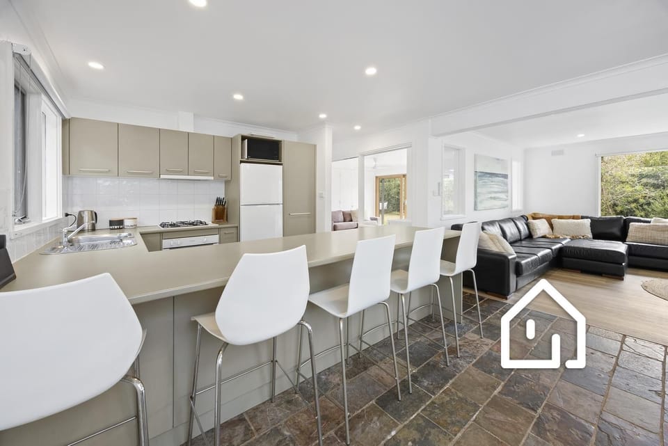 Well-equipped kitchen and breakfast bar with seating for 5
