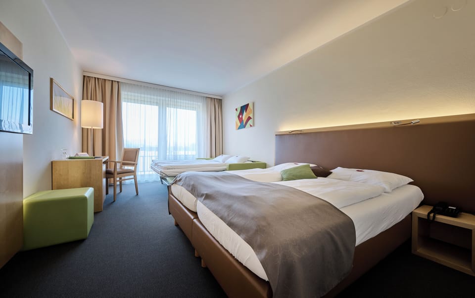 Family Room | Hypo-allergenic bedding available, in-room safe, desk, laptop workspace