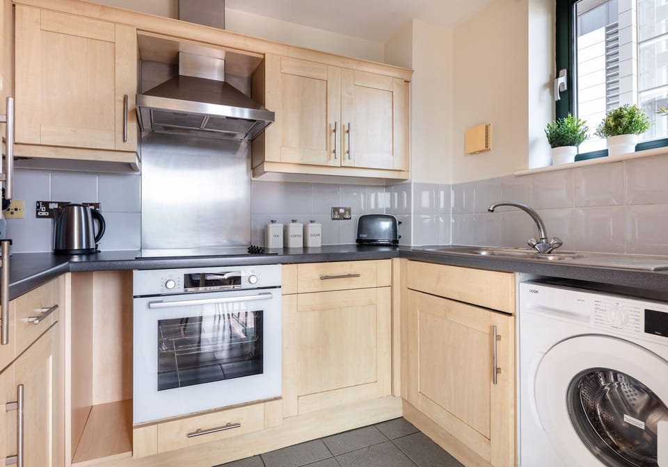 Apartment, 1 Bedroom, Non Smoking, City View | Private kitchen | Coffee/tea maker, electric kettle, highchair, paper towels