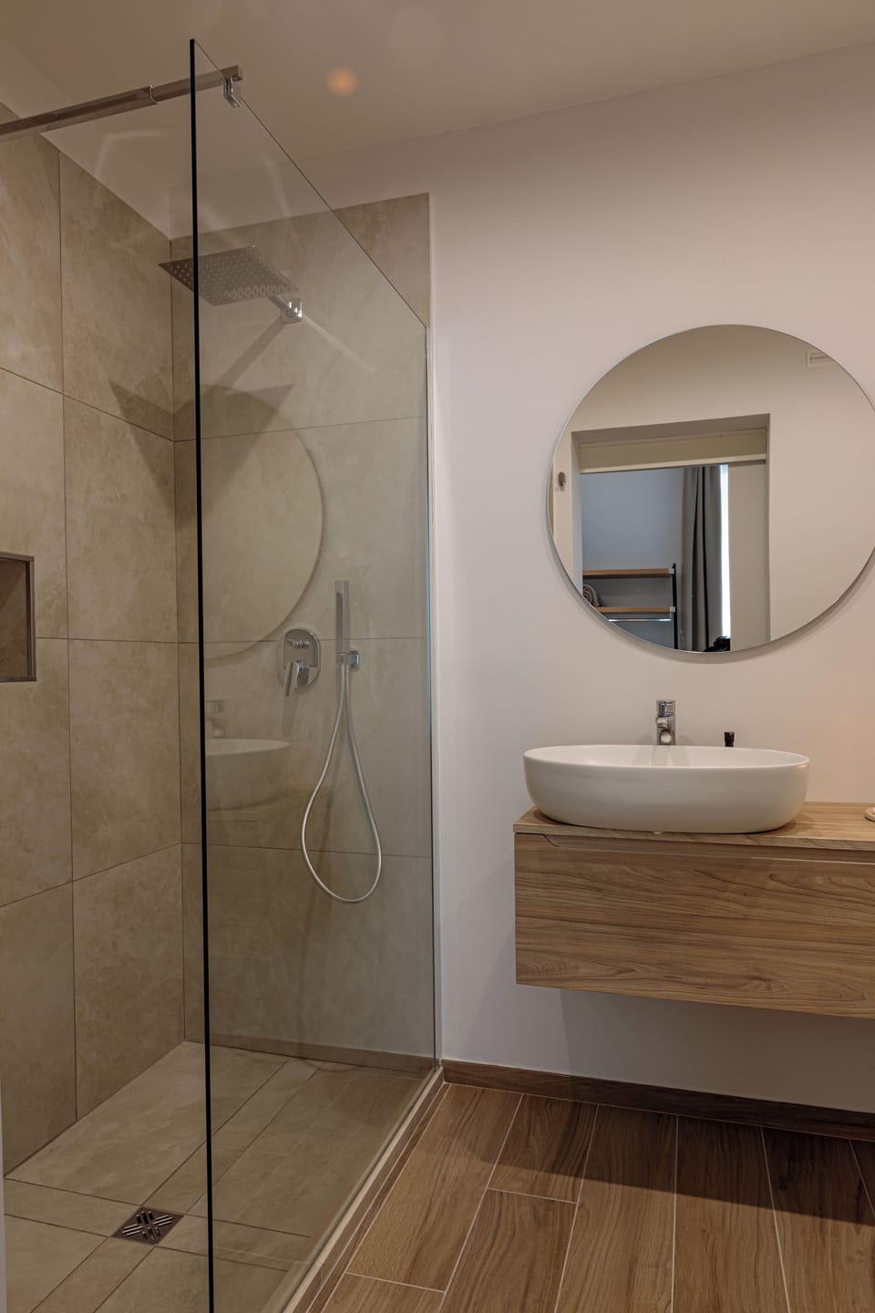 Camera 104 | Bathroom | Shower, hair dryer, towels, soap