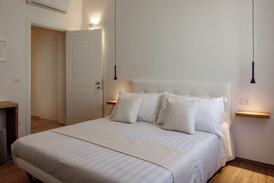 Camera 103 | 1 bedroom, desk, free WiFi