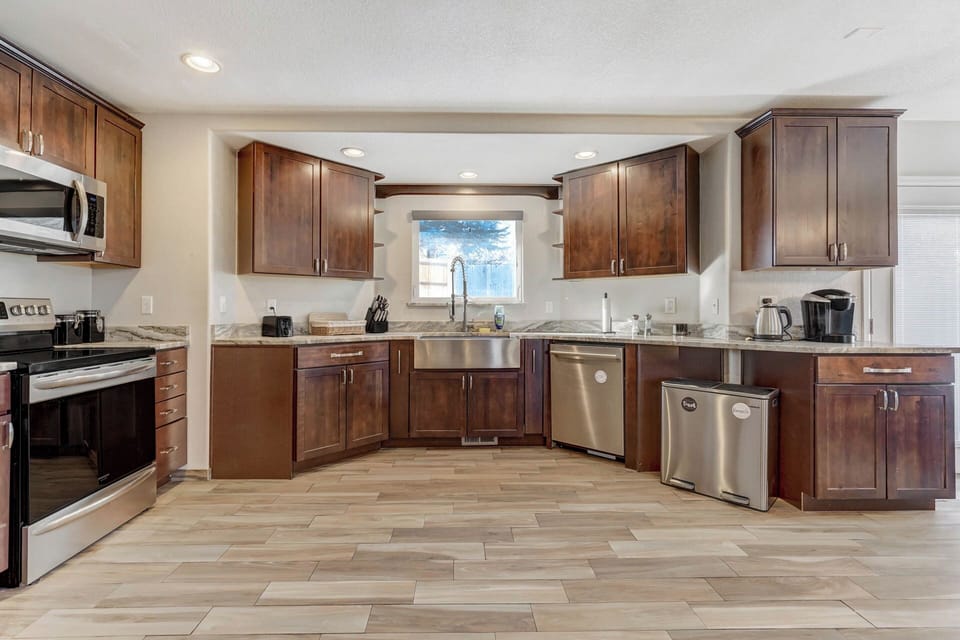 Full kitchen