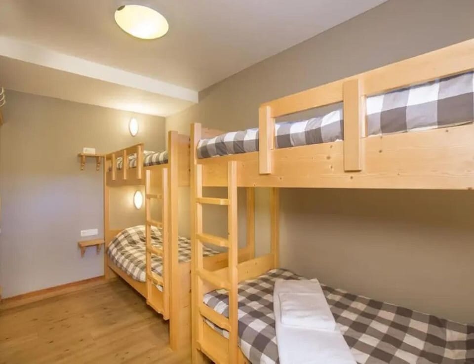 House | 4 bedrooms, bed sheets