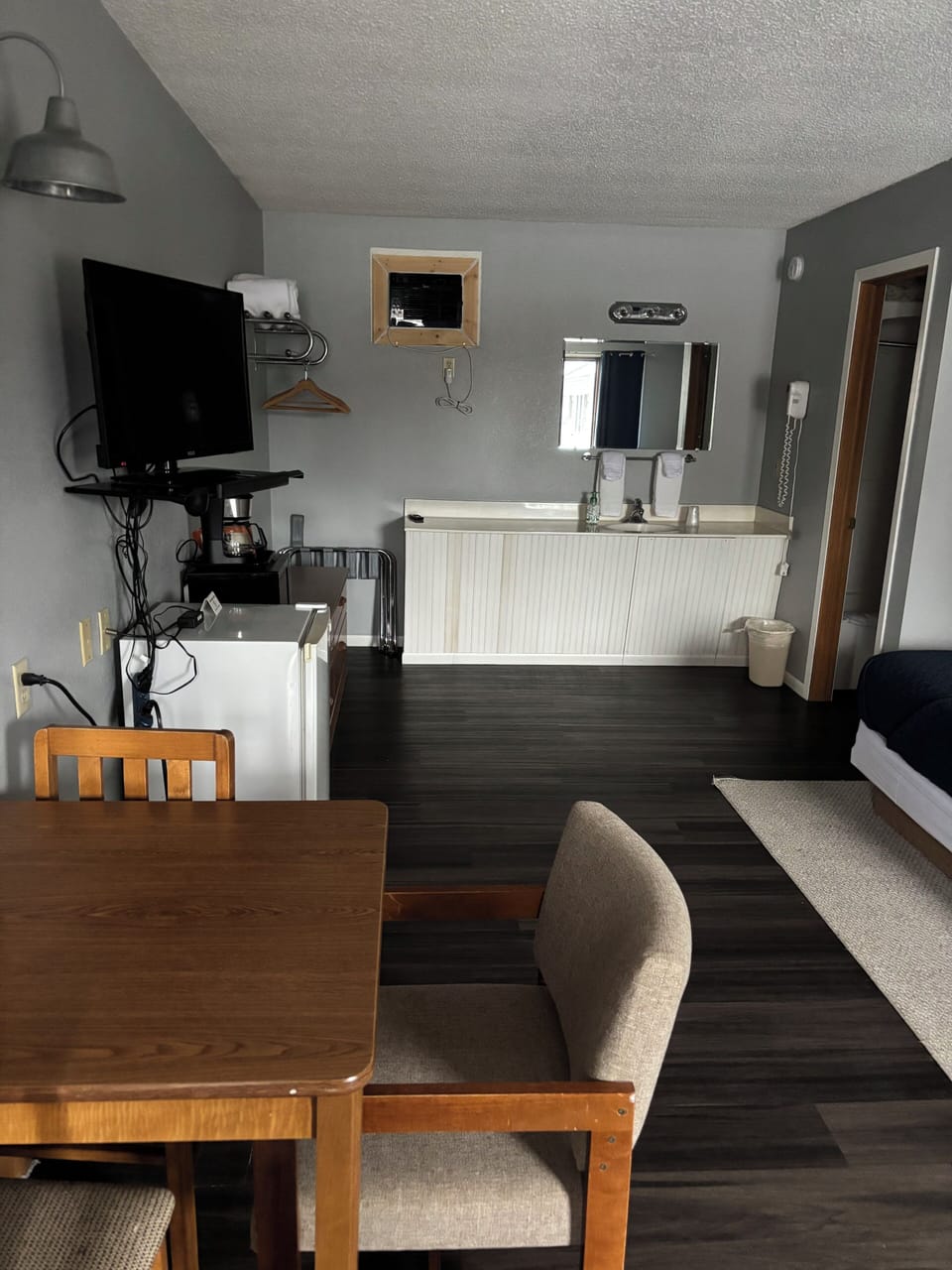 Standard Single Room | Desk, laptop workspace, blackout drapes, iron/ironing board