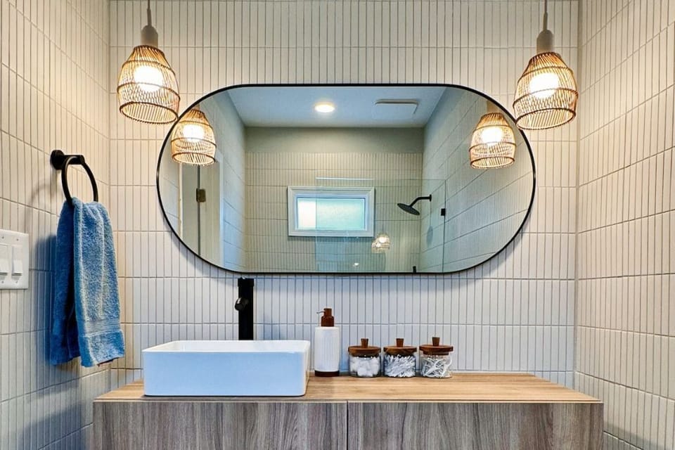 Enjoy a refreshing experience in this full bathroom, complete w basic essentials