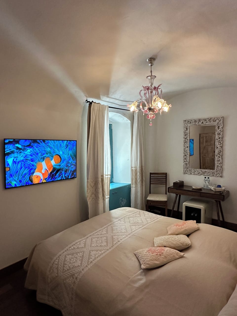 Luxury Suite | Egyptian cotton sheets, premium bedding, free minibar items, desk