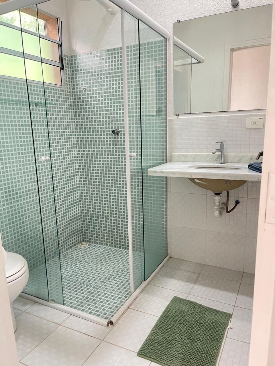 Standard Suite | Bathroom | Shower, free toiletries, towels, soap