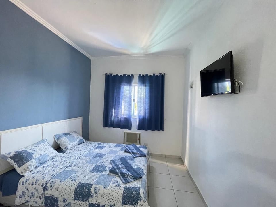 Standard Suite | Laptop workspace, free WiFi