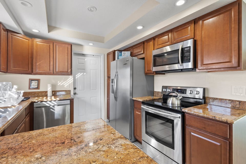 House, Multiple Beds, Patio, Garden View (Ocean Song House) | Private kitchen | Fridge, microwave, oven, stovetop