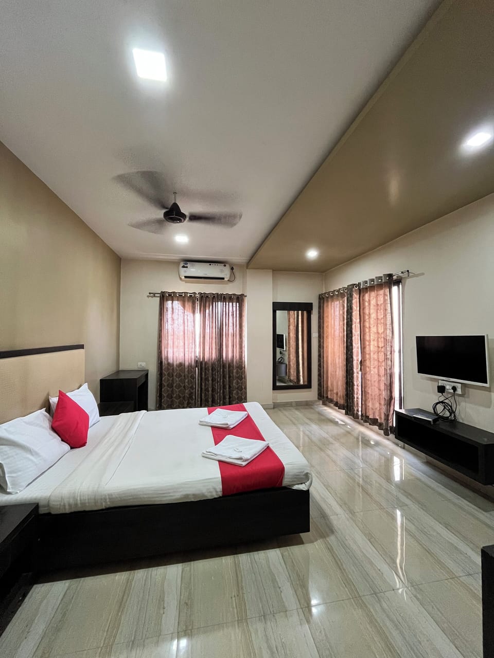 Premium Room, Air conditioning, City View | Egyptian cotton sheets, premium bedding, memory foam beds