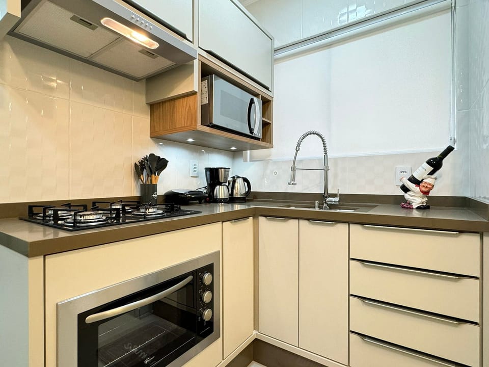 Apartment | Private kitchen | Electric kettle, toaster