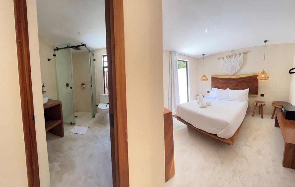 Deluxe Room | Soundproofing, iron/ironing board, free WiFi