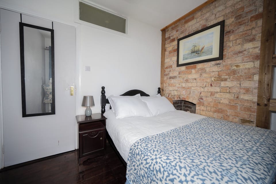 Sleeps 6 - 100mfrombeach - Ocean View Balcony Apartment in County Waterford
