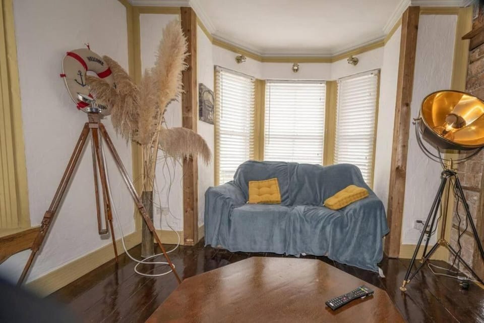 Apartment | Living area | TV