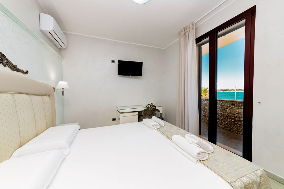 Superior Room, Balcony, Sea View | In-room safe, desk, blackout drapes, soundproofing