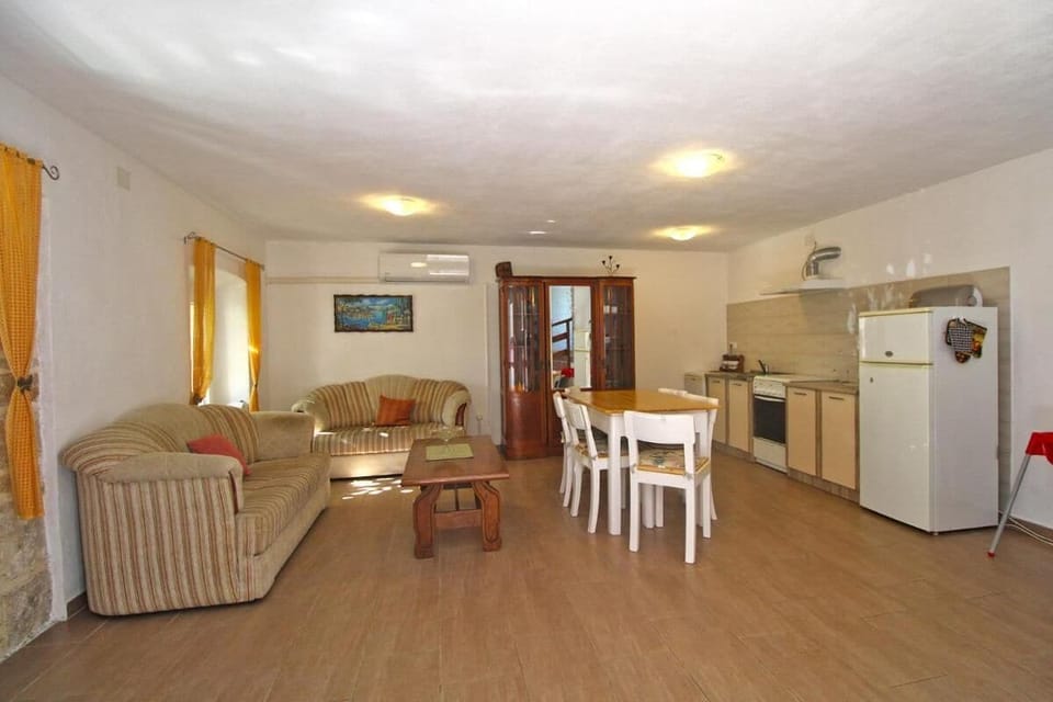 House, 2 Bedrooms, Private Pool, Garden View | Living room