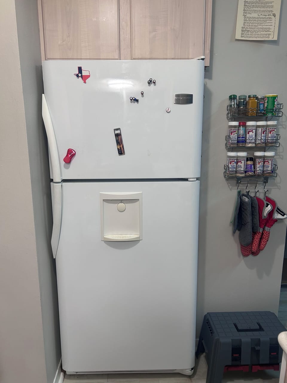 Fridge with ice maker and external water/ice dispenser, lots of spices.