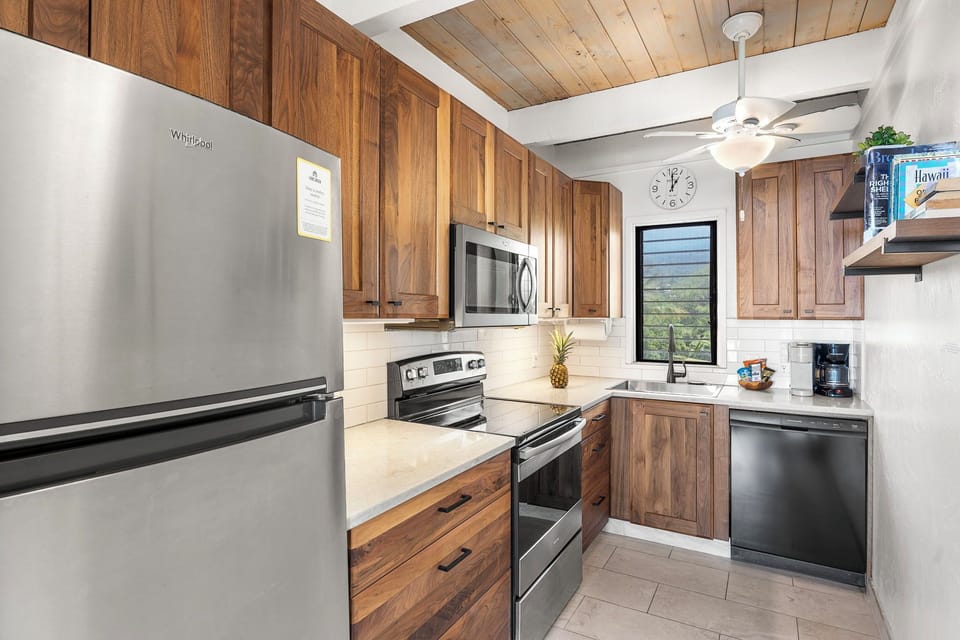 Fully stocked full kitchen with dishwasher!