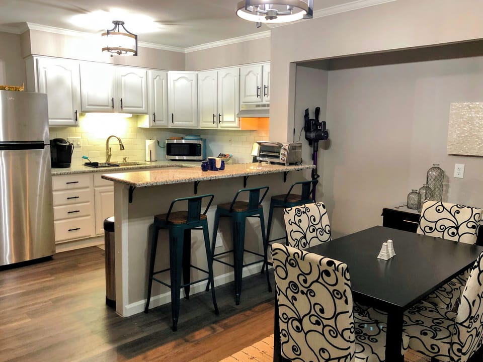 Kitchen, breakfast bar and dining area