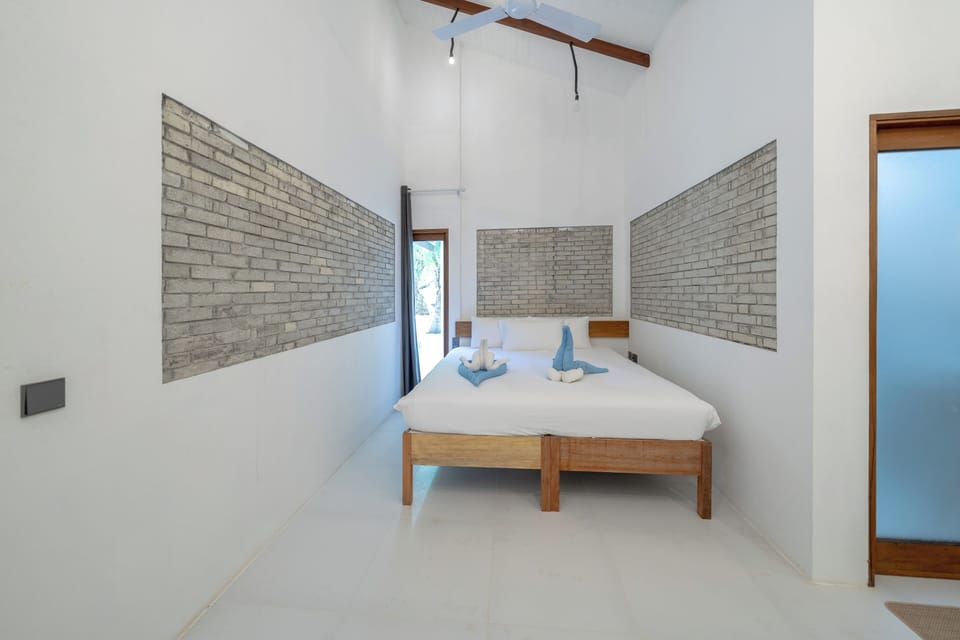 Standard Double Room | Laptop workspace, iron/ironing board, free WiFi