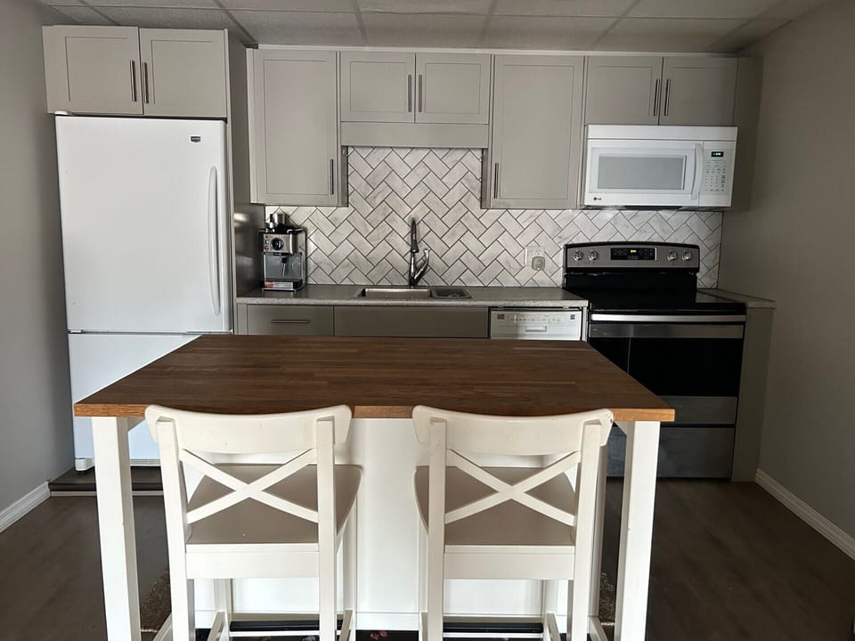 Downstairs kitchen. Fully equipped.