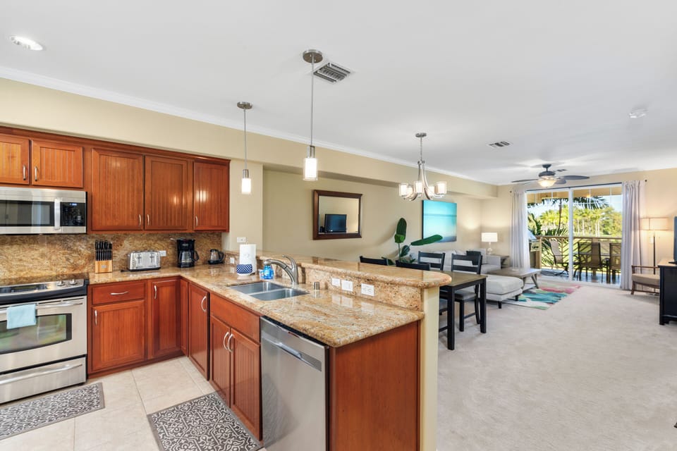 Beautiful Golf Course Views Right out of the Kitchen