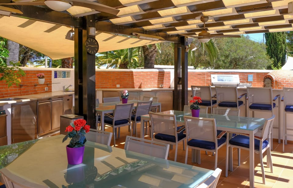 Modern outdoor kitchen with a spacious seating area