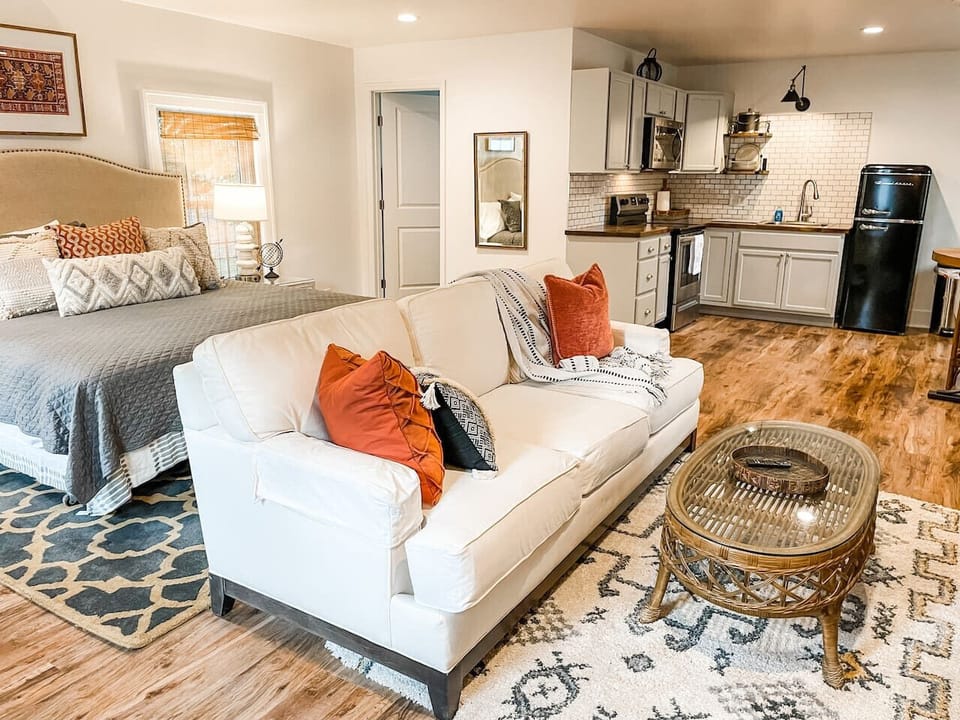 We really enjoyed the stay and will definitely be using it again when visiting our son and daughter in Columbia. Much better value than a hotel and the accommodations were excellent. Location is perfect!!  - Anthony 10/23 -