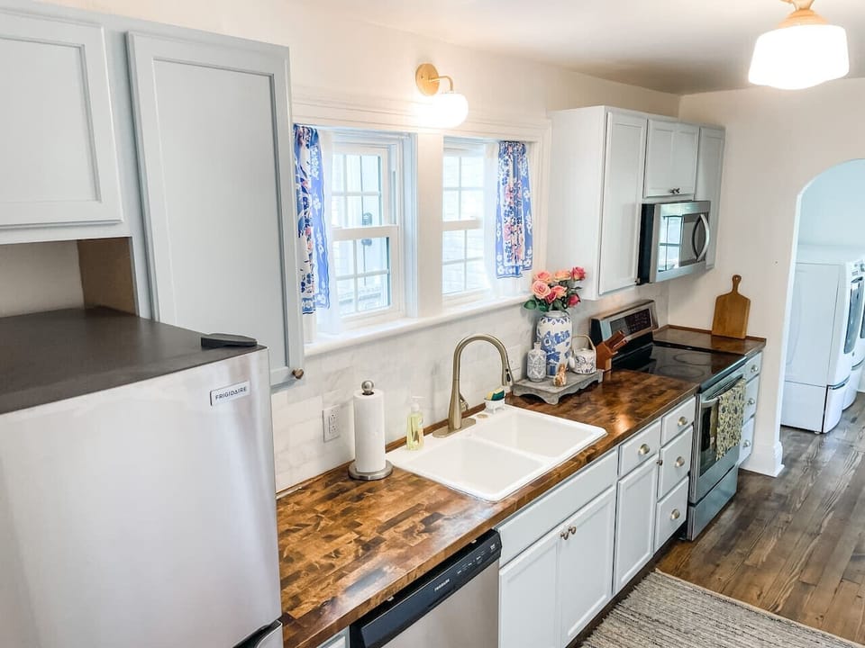 The house was neat and clean and so charming. It was conveniently located and easy to find. Highly recommend if you need a house in the Columbia area. - Ashley 10/23 -