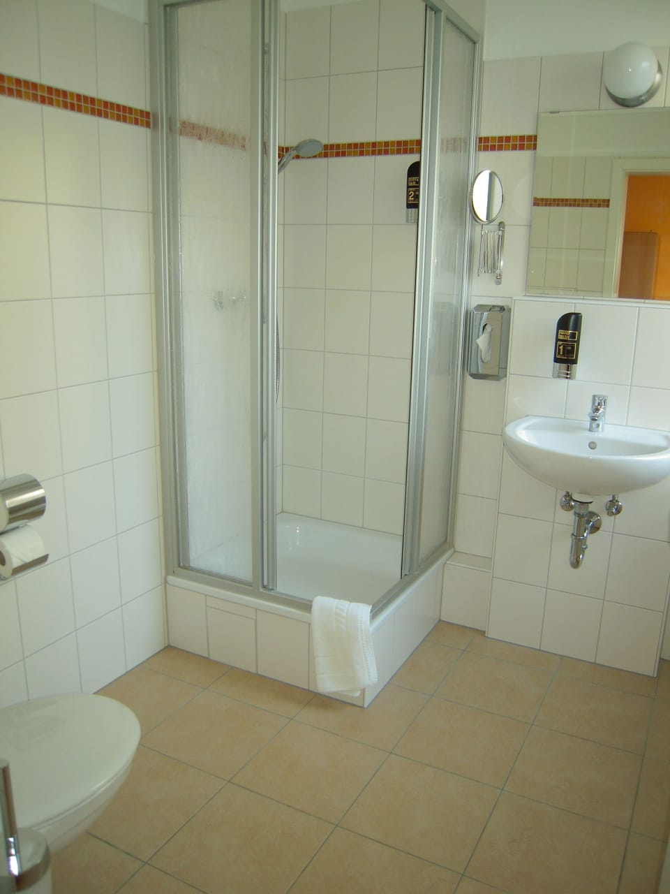 Single Room, Private Bathroom | Bathroom | Shower, towels