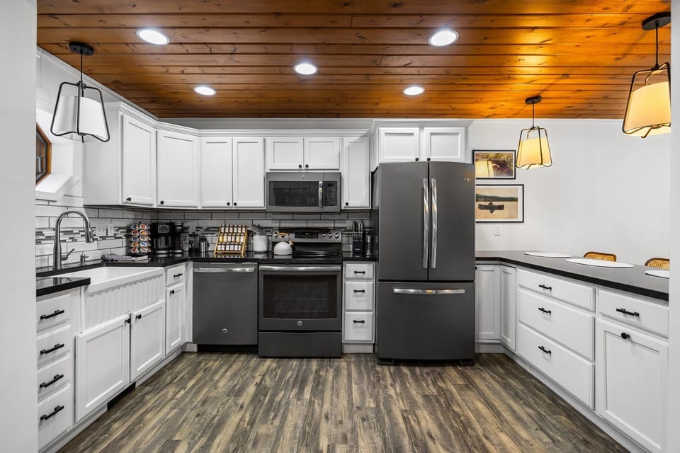 Elevate your dining with a thoughtfully designed, capable kitchen.