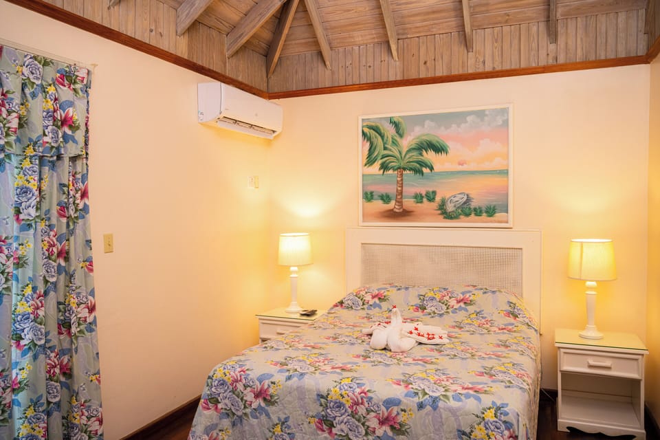 Classic Single Room, Balcony, Sea View | Iron/ironing board (on request), WiFi (free), bed sheets
